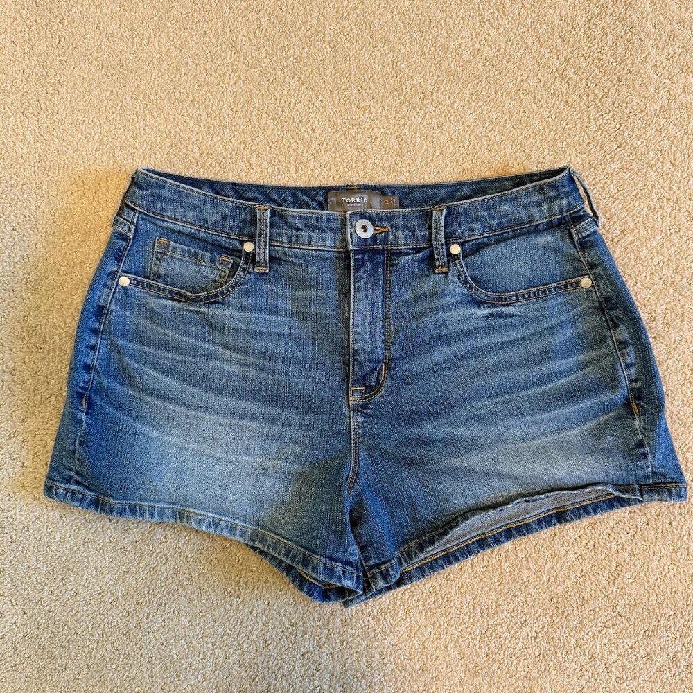 Torrid Vintage Stretch Jean Shorts Size 10 (00)